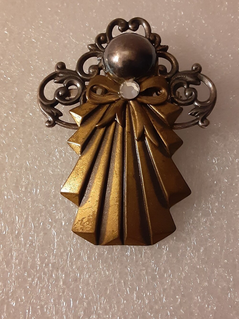 Vintage-Inspired Gold and Silver Bow Pendant Brooch
